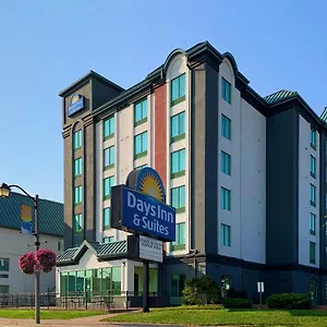 Days By Wyndham Centre St By The Falls Hotel