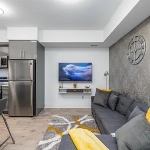 Exquisite 2 Bedroom Apt, Mins To The Falls. Apartment