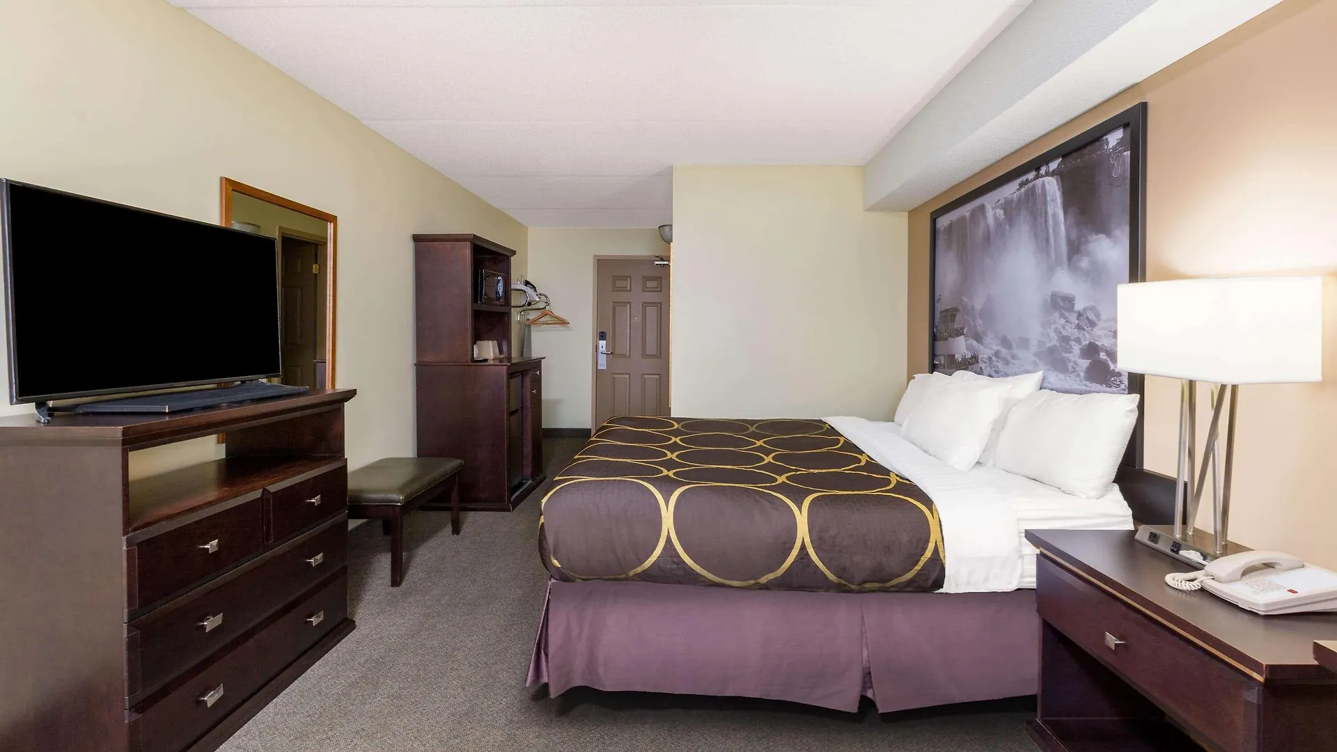 Hotel Super 8 By Wyndham Niagara Falls By The Falls