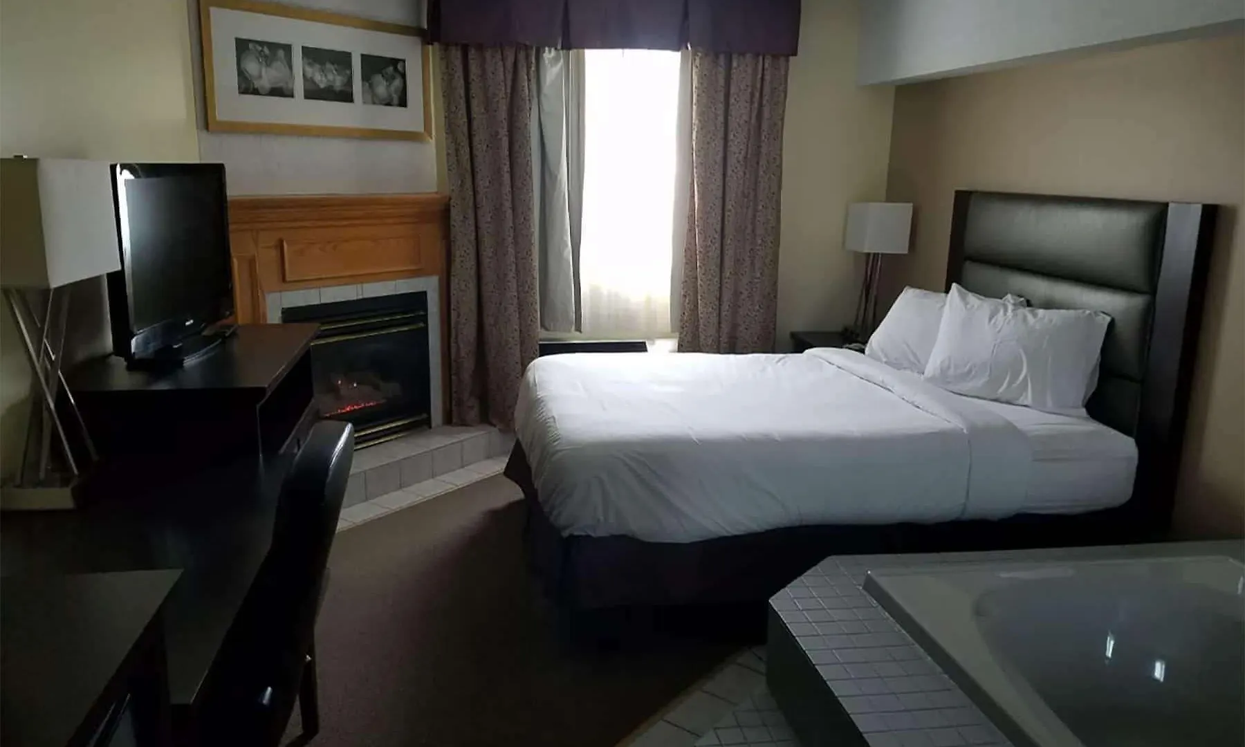 Super 8 By Wyndham Niagara Falls By The Falls Hotel