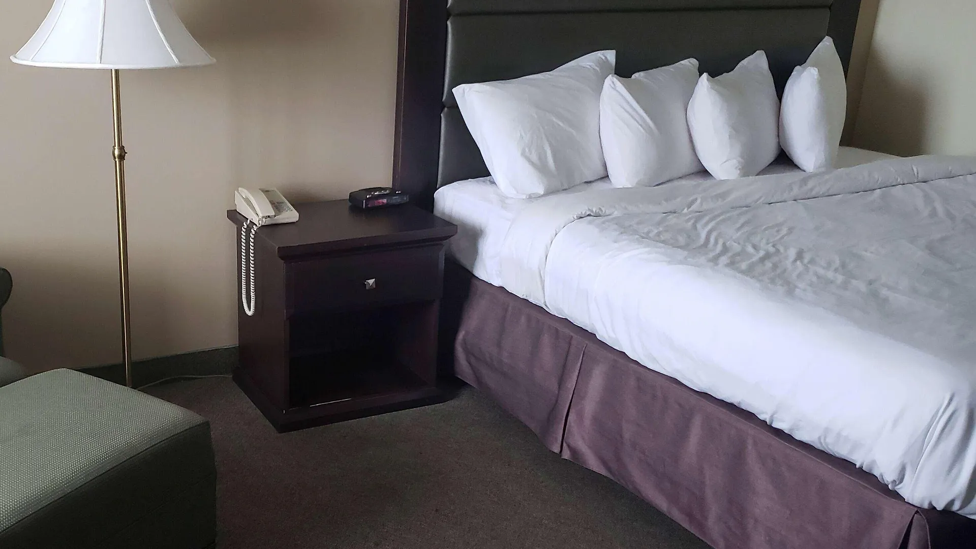 Super 8 By Wyndham Niagara Falls By The Falls