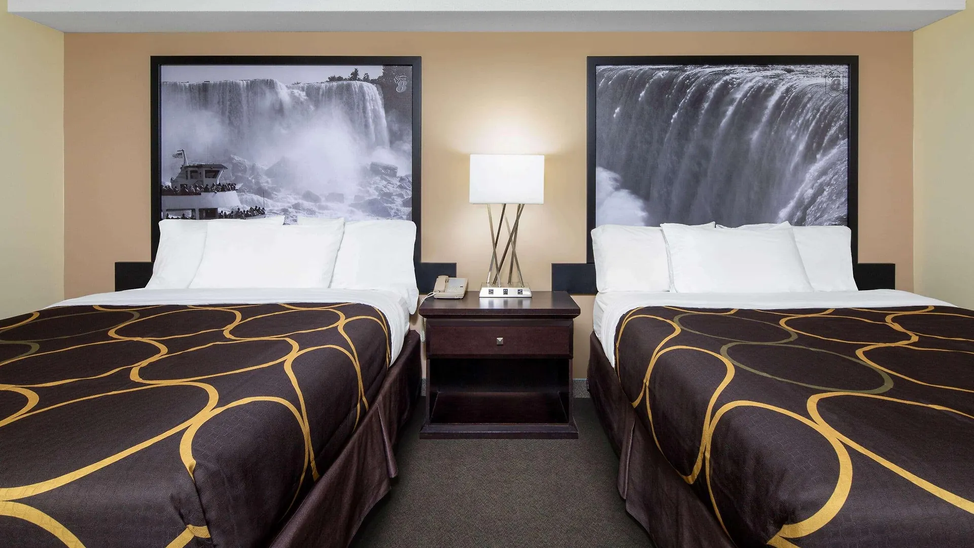 Super 8 By Wyndham Niagara Falls By The Falls 2*,  Kanada