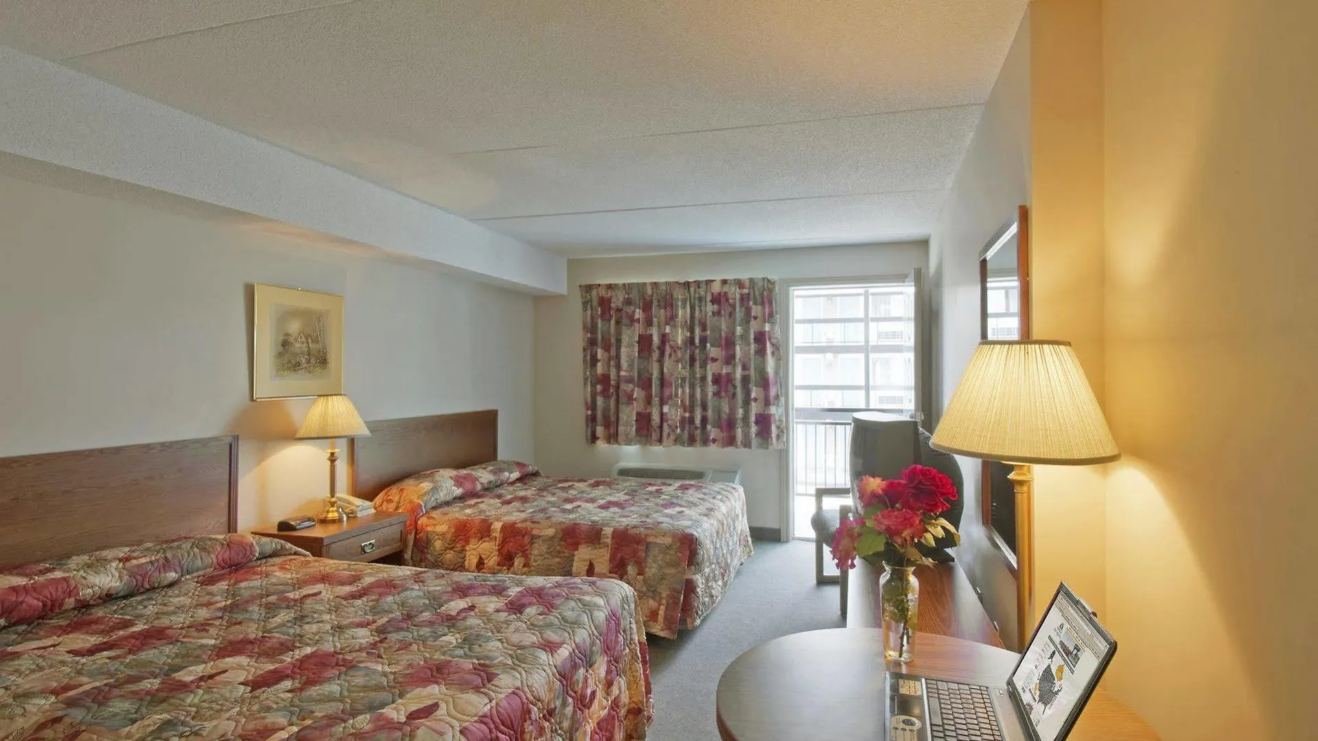 ** Hotel Super 8 By Wyndham Niagara Falls By The Falls Kanada