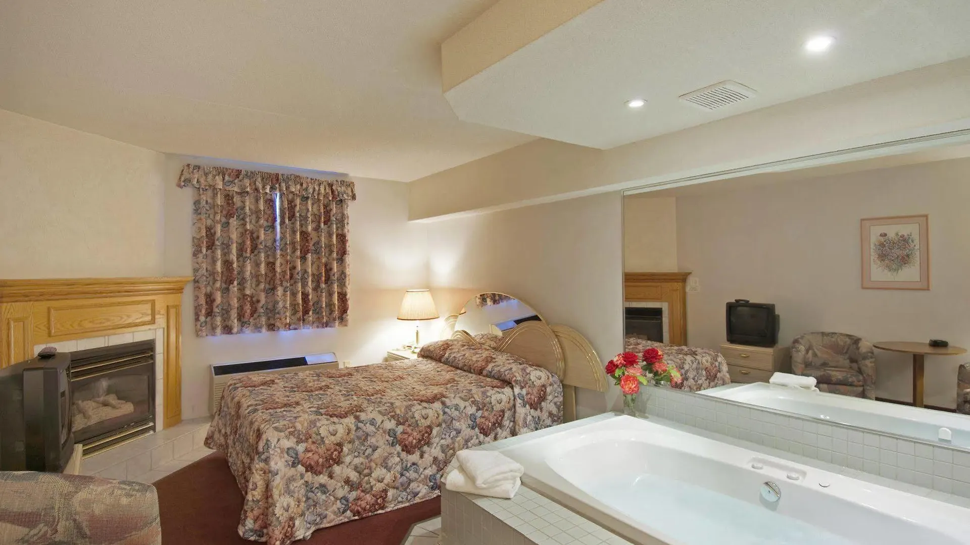 Super 8 By Wyndham Niagara Falls By The Falls Hotel