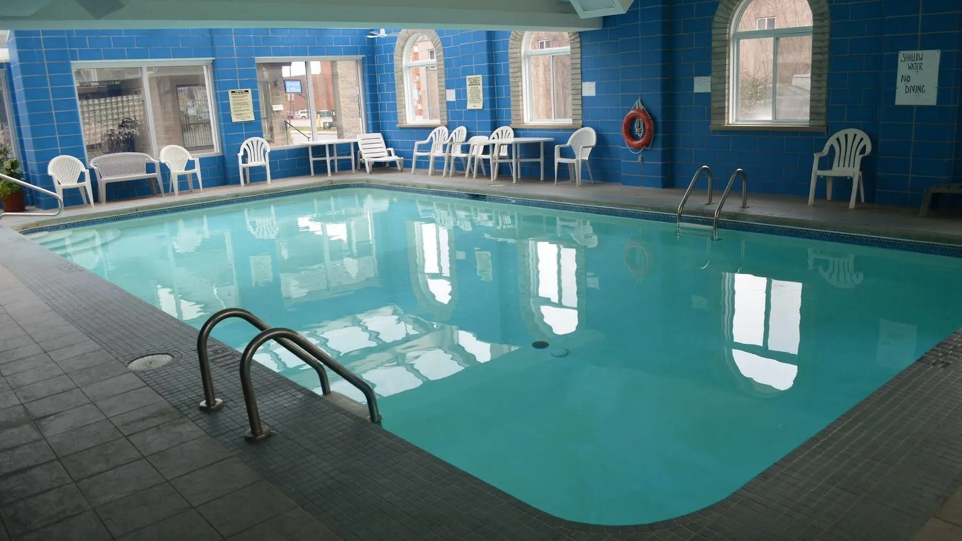 Hotel Super 8 By Wyndham Niagara Falls By The Falls